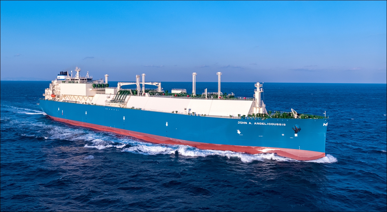 ▲ 대우조선해양의 최신 기술인 축발전기와 공기윤활시스템이 적용된 LNG운반선의 항해 모습. 대우조선해양 제공 